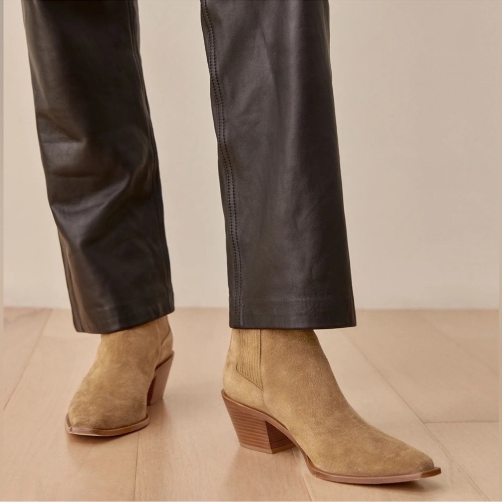 NEW  REFORMATION Ophelia Western Chelsea Boot Sz 7